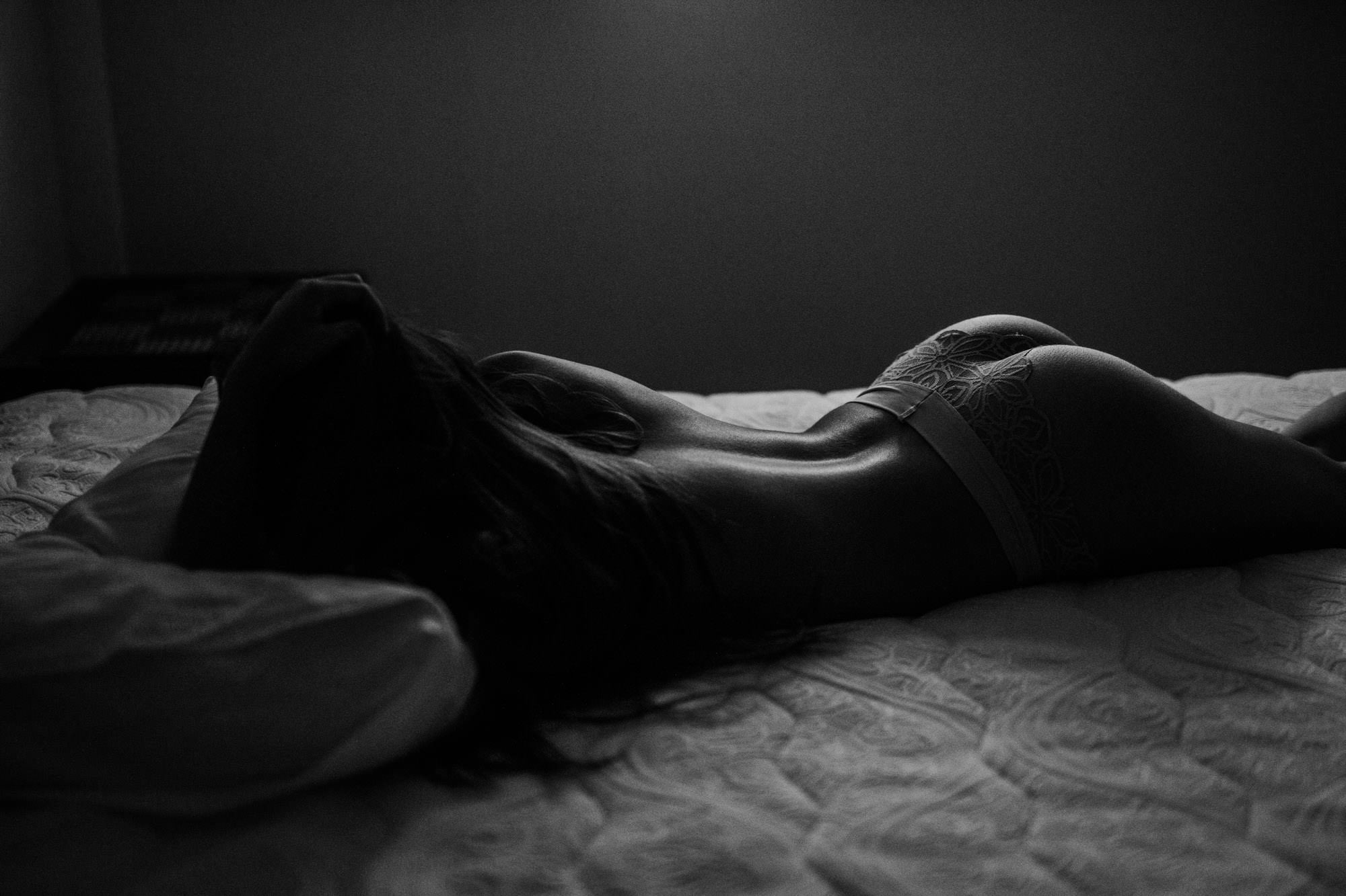 back lace underwear butt girl vancouver victoria montreal boudoir photographer