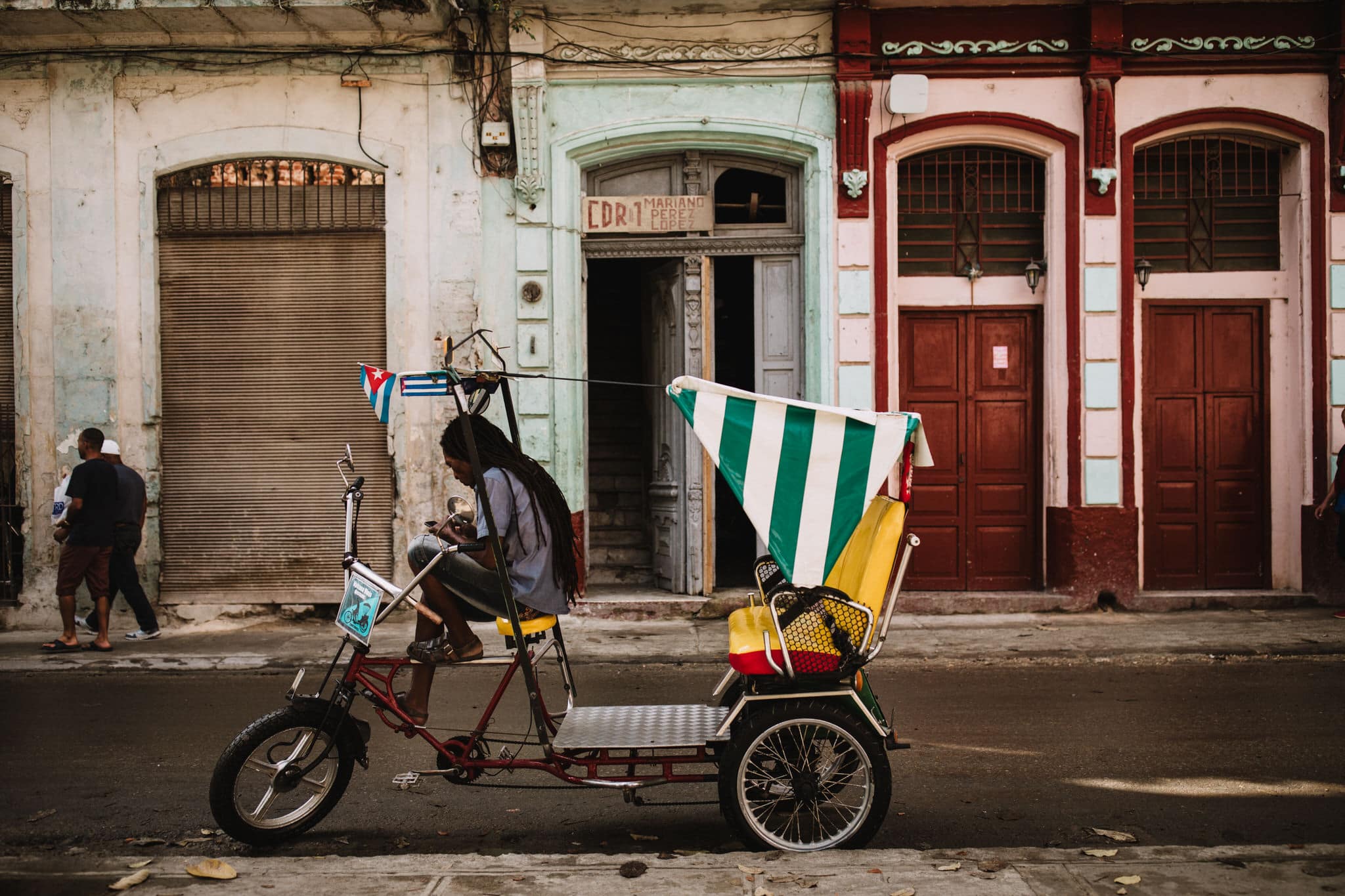 Street photography, culture of Havana, Cuba. Travel photographer Brent Calis.